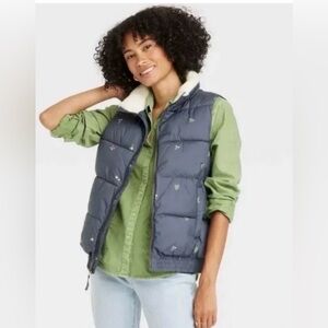 Universal Thread Blue Puffer Vest Sherpa Collar W/Embroidered Floral Design Sz L